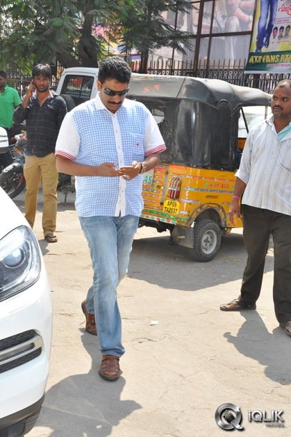 Bandipotu-Movie-Hungama-at-Sandhya-Theatre